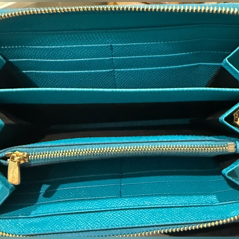❌❌sold❌❌Dolce & Gabbana Zip Around Wallet in Turquoise - Picture 12 of 14